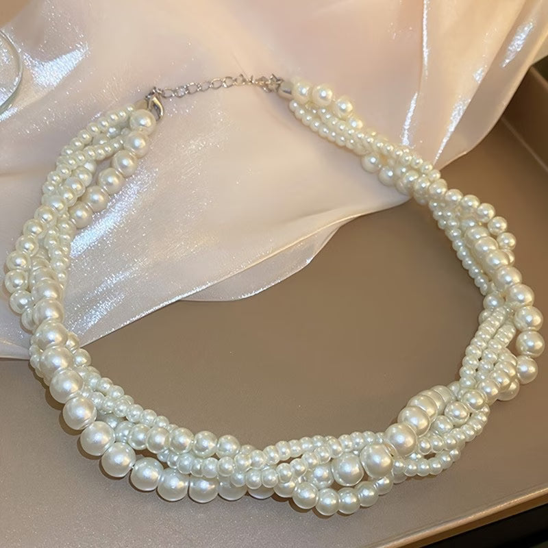 Elegante Perlenkette als Statement