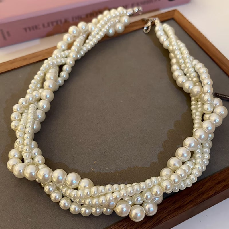 Elegante Perlenkette als Statement