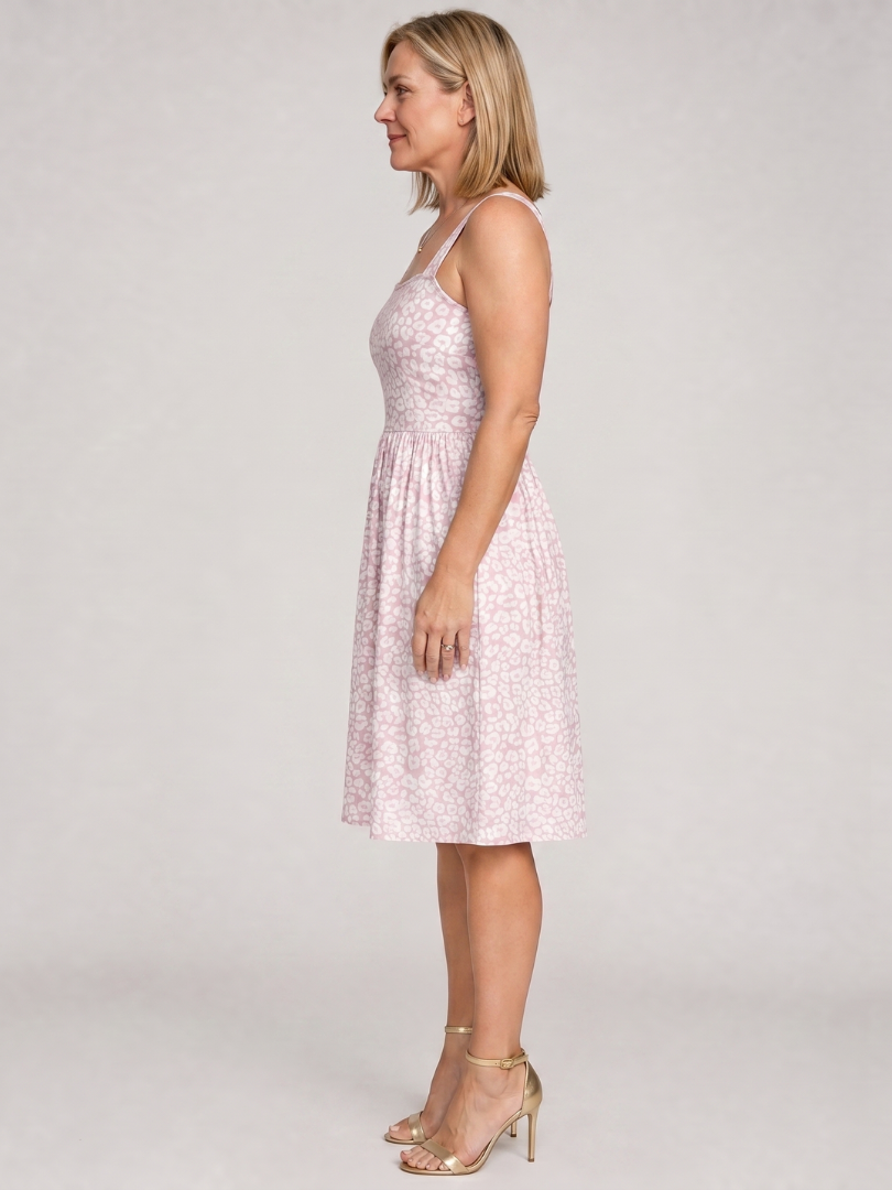 Leneva | Kleid mit quadratischem Ausschnitt und Blumenmuster in knielanger Länge