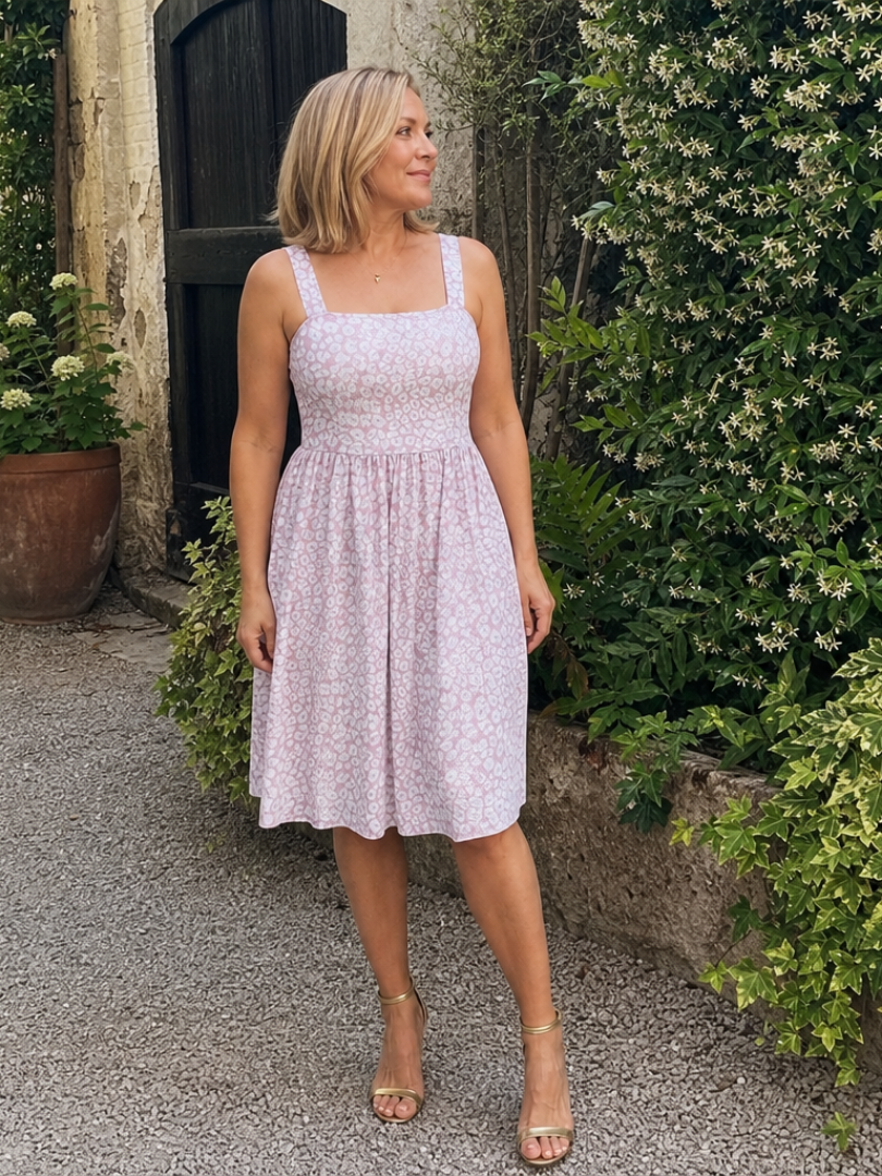 Leneva | Kleid mit quadratischem Ausschnitt und Blumenmuster in knielanger Länge