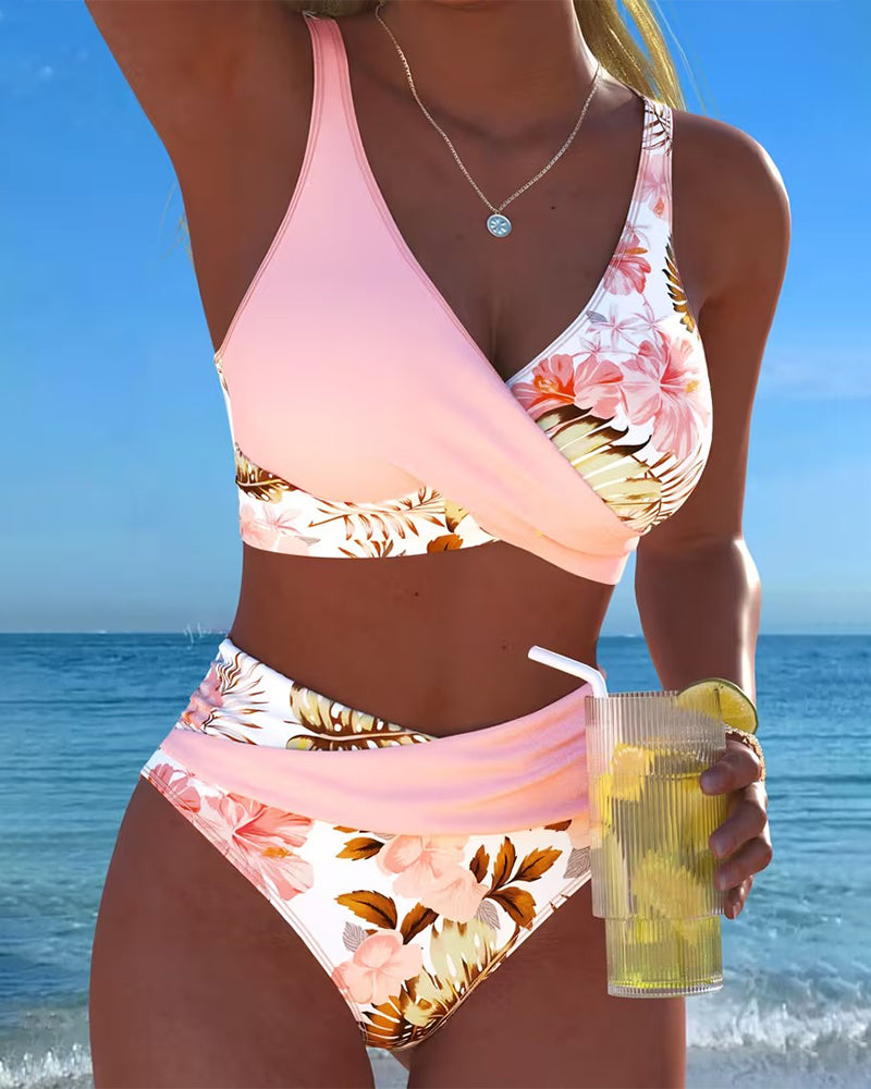 Clara | Bikini mit kontrastierendem Blumenmuster und Schlitz