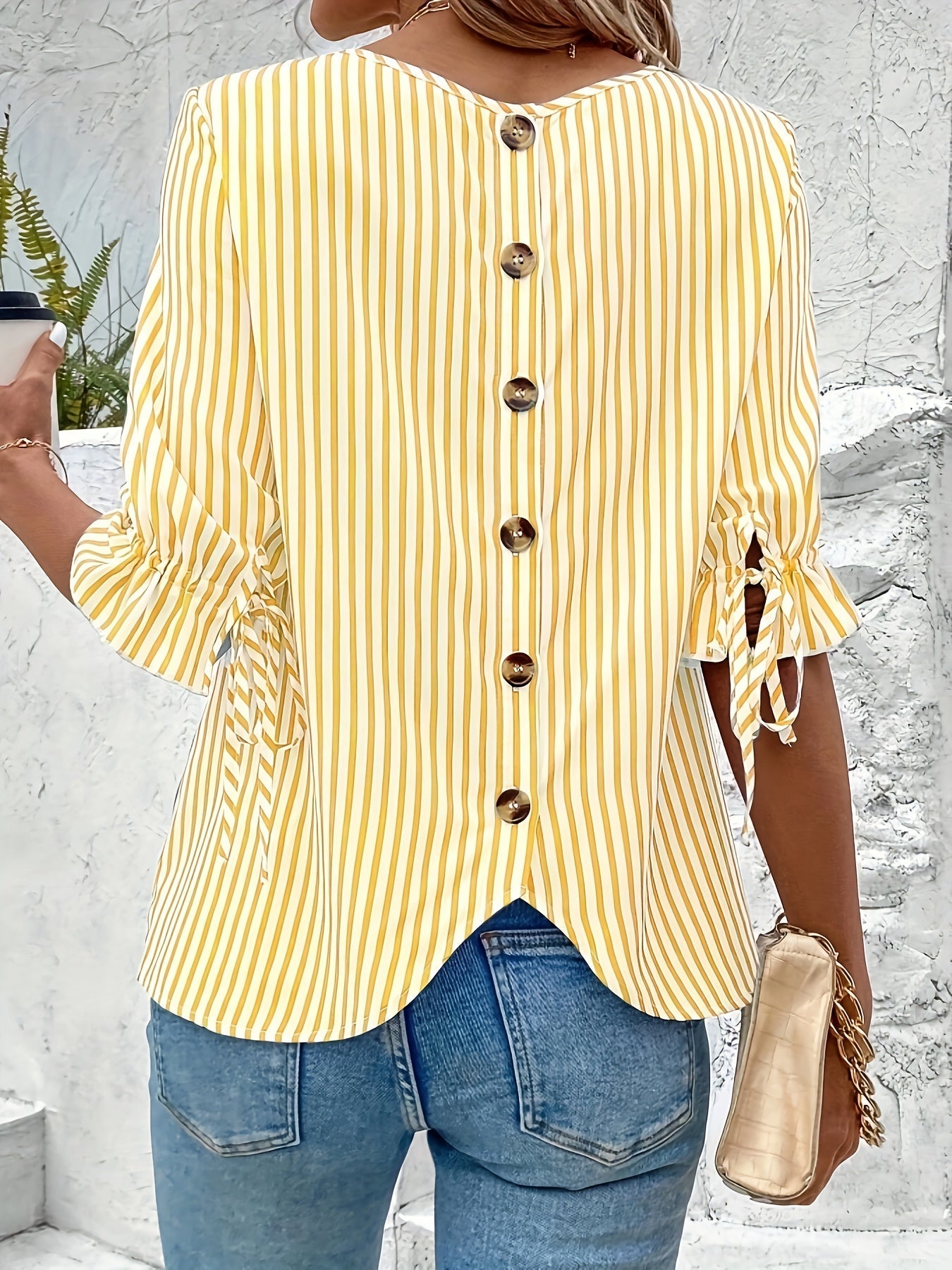 Savannah | Elegante gestreifte Bluse mit Knopfdetails