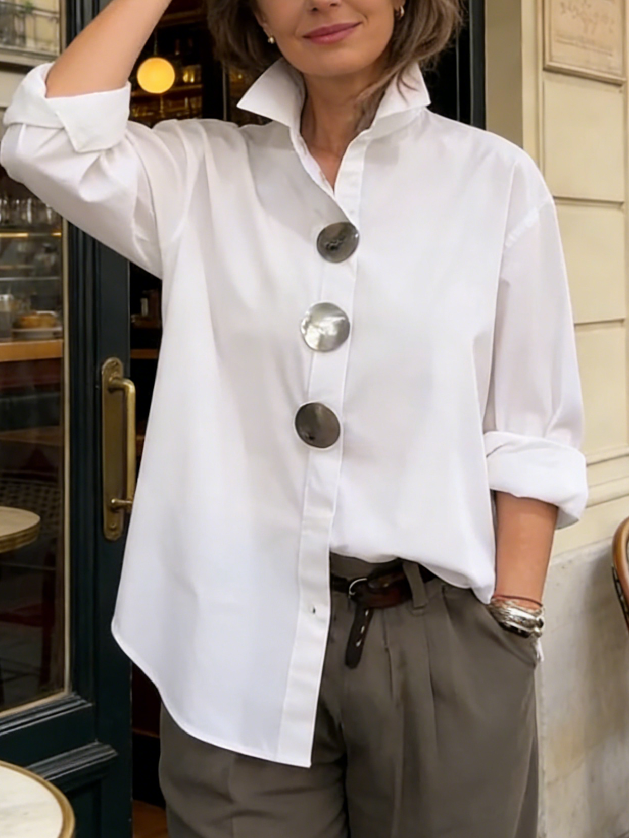 Rosalind | Statement-Knopf Stehkragenbluse