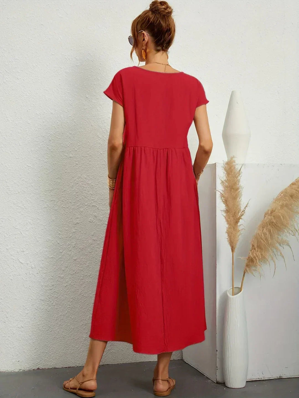 HIEKE | FLIESSENDES MIDIKLEID VON ZEITLOSER ELEGANZ