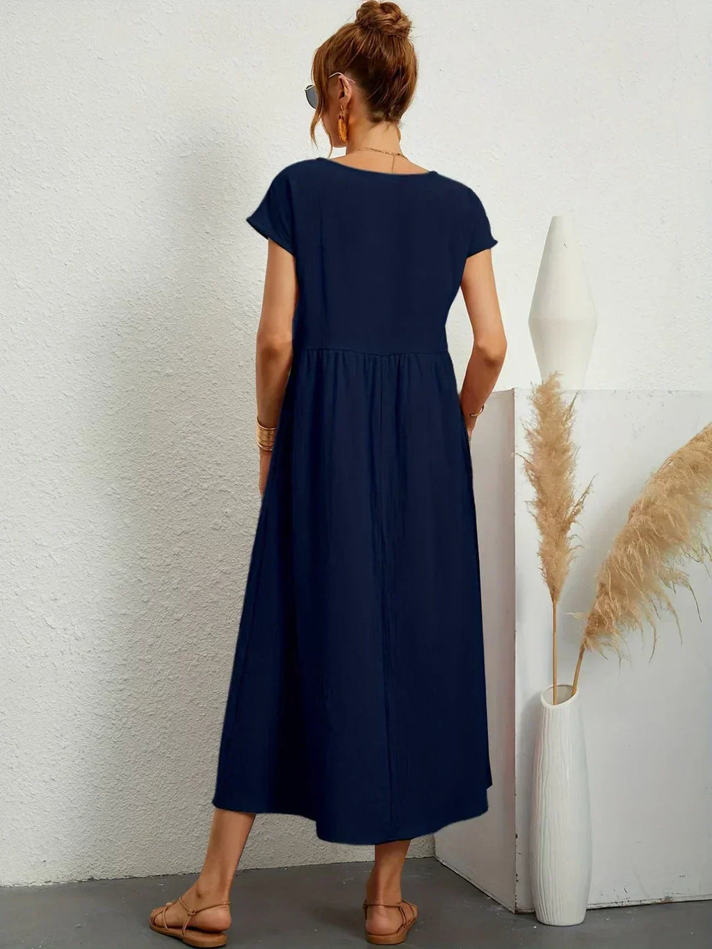 HIEKE | FLIESSENDES MIDIKLEID VON ZEITLOSER ELEGANZ