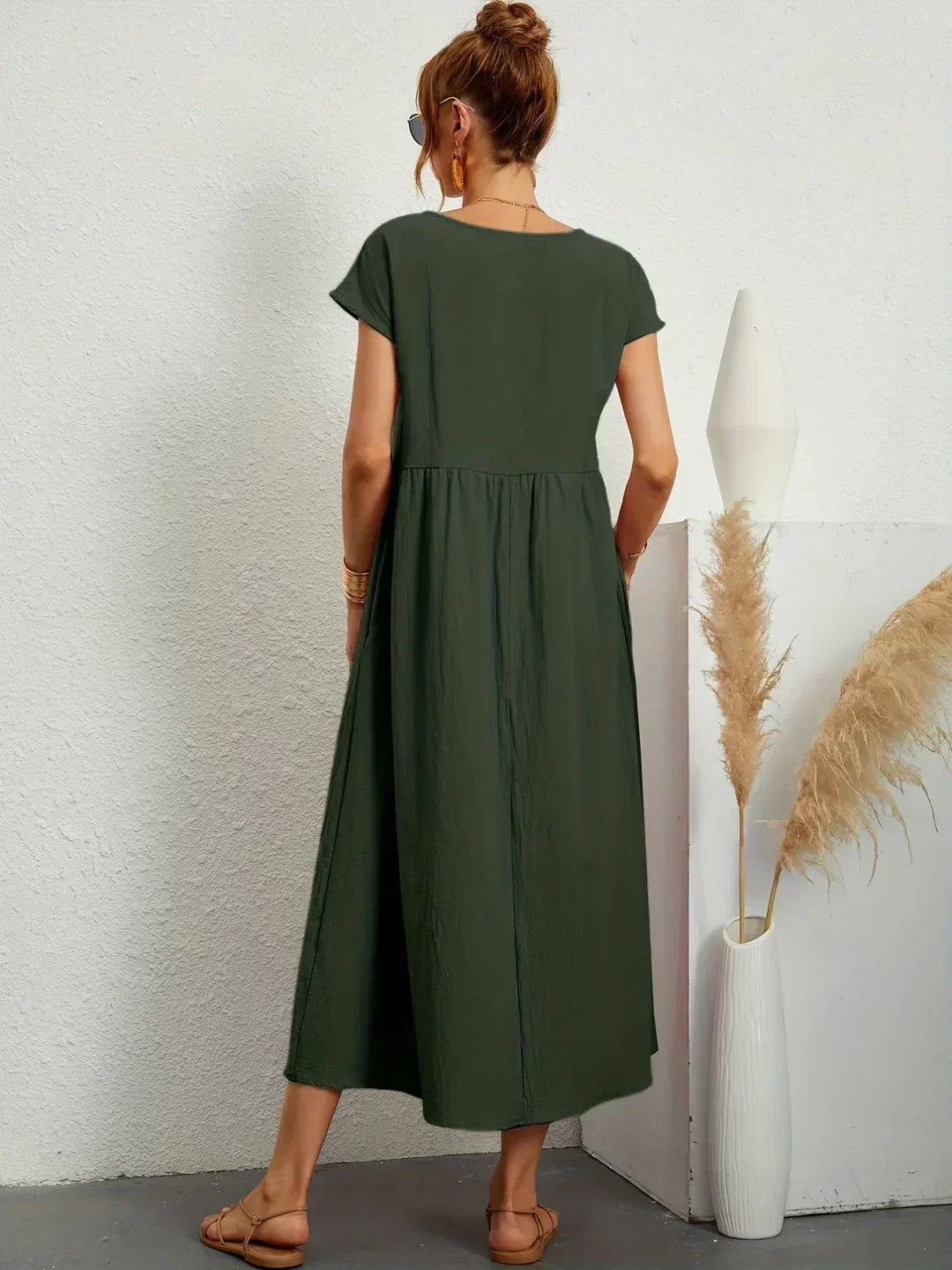 HIEKE | FLIESSENDES MIDIKLEID VON ZEITLOSER ELEGANZ