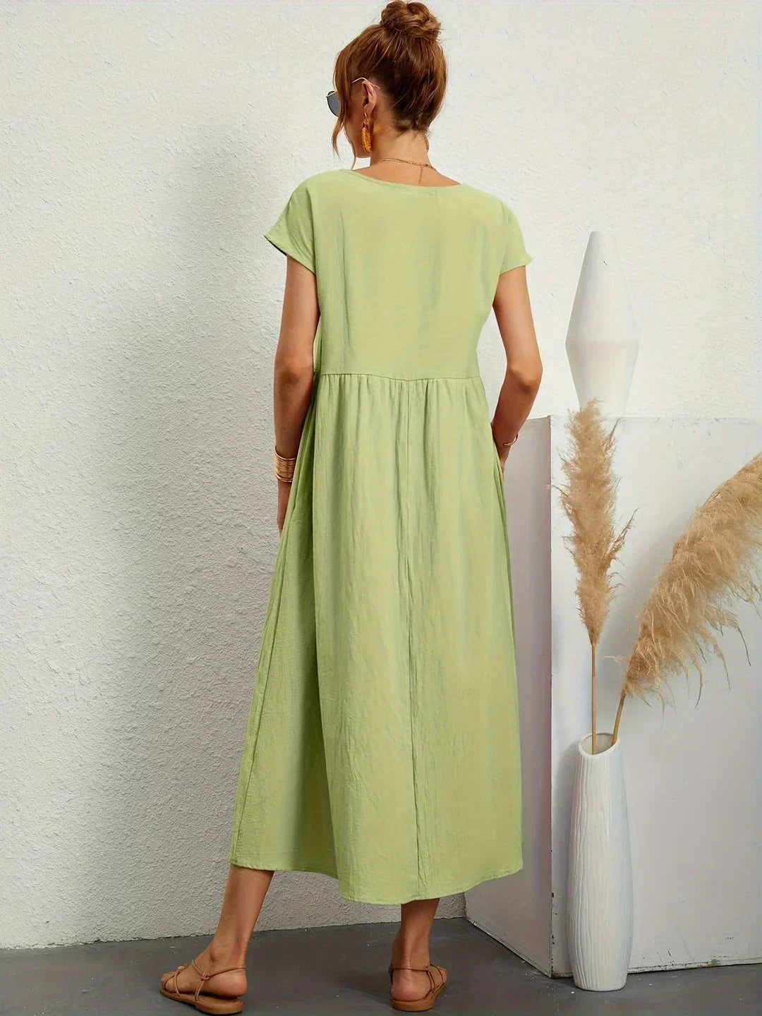 HIEKE | FLIESSENDES MIDIKLEID VON ZEITLOSER ELEGANZ