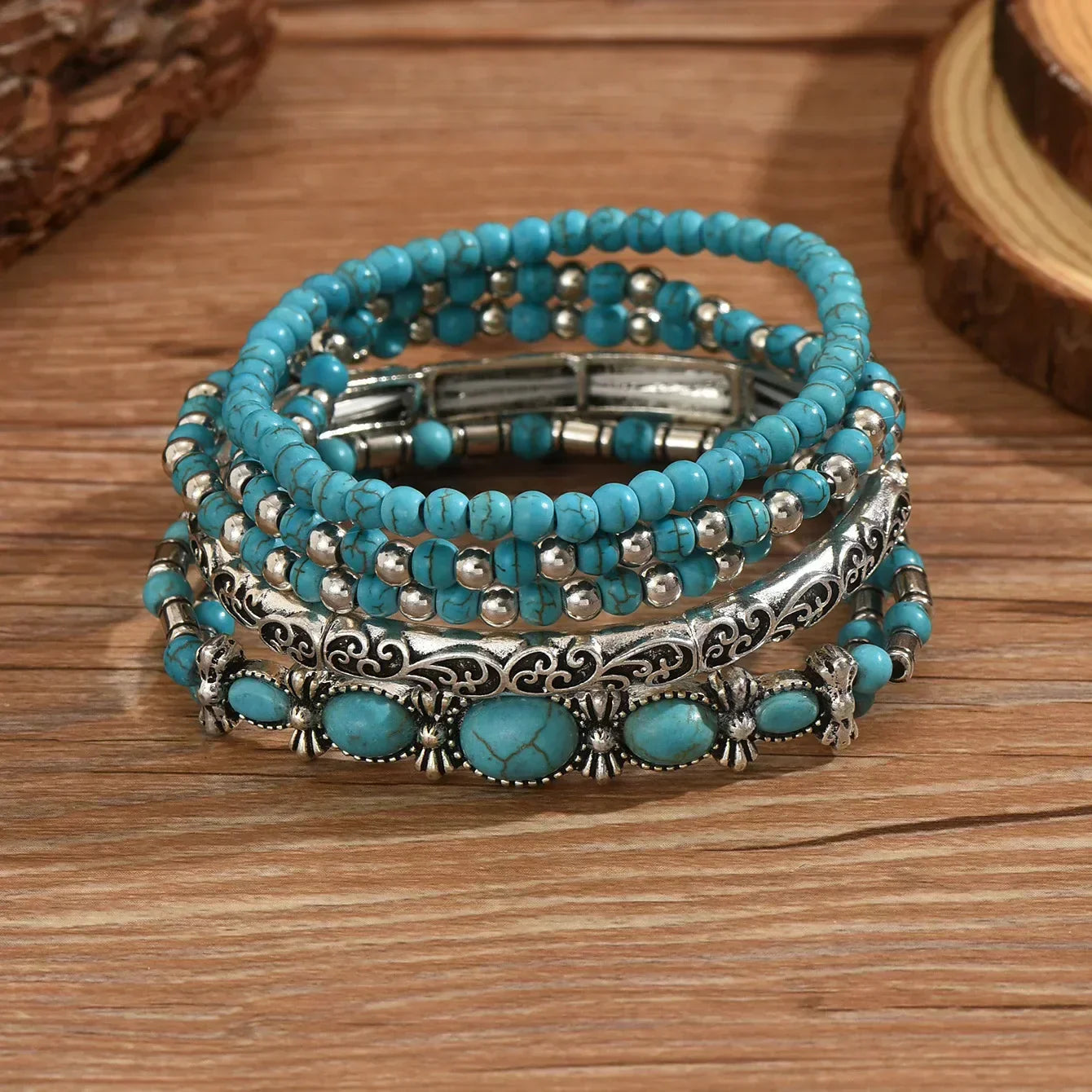 Boho-Armbandenset mit türkisfarbenen Perlen