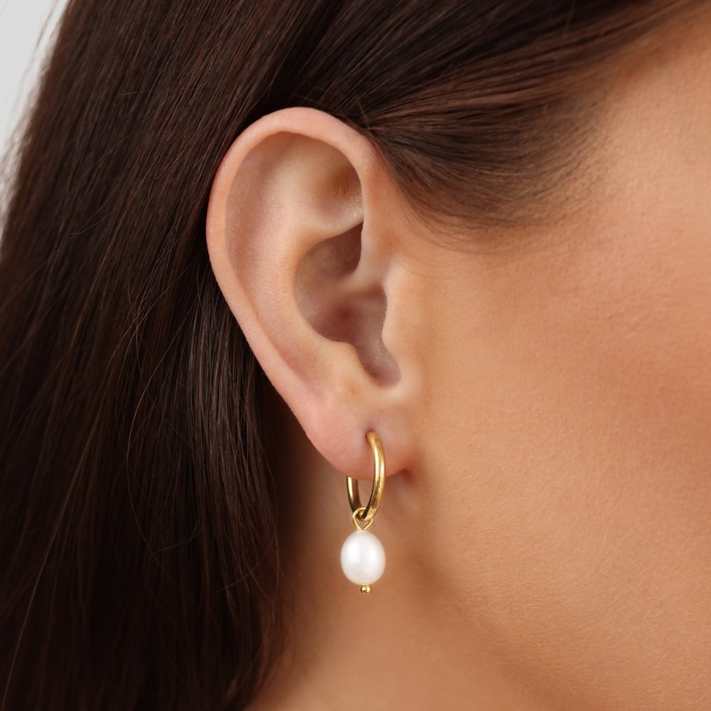 Essentielle Perlen-Hoops Ohrringe