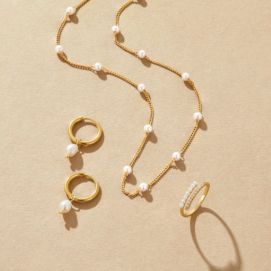 Essentielle Perlen-Hoops Ohrringe