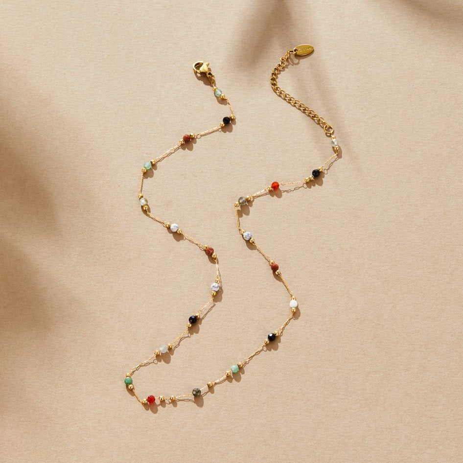 Minimalistische Collier mit Stein