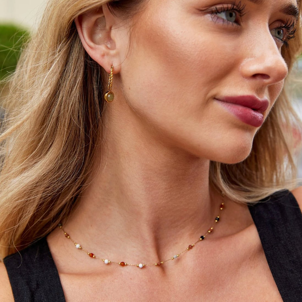 Minimalistische Collier mit Stein