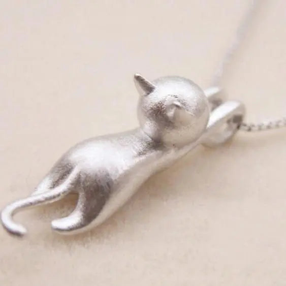 Fröhliche Kette mit einem Silbernen Kätzchen 925