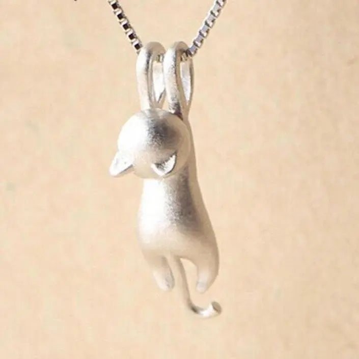 Fröhliche Kette mit einem Silbernen Kätzchen 925