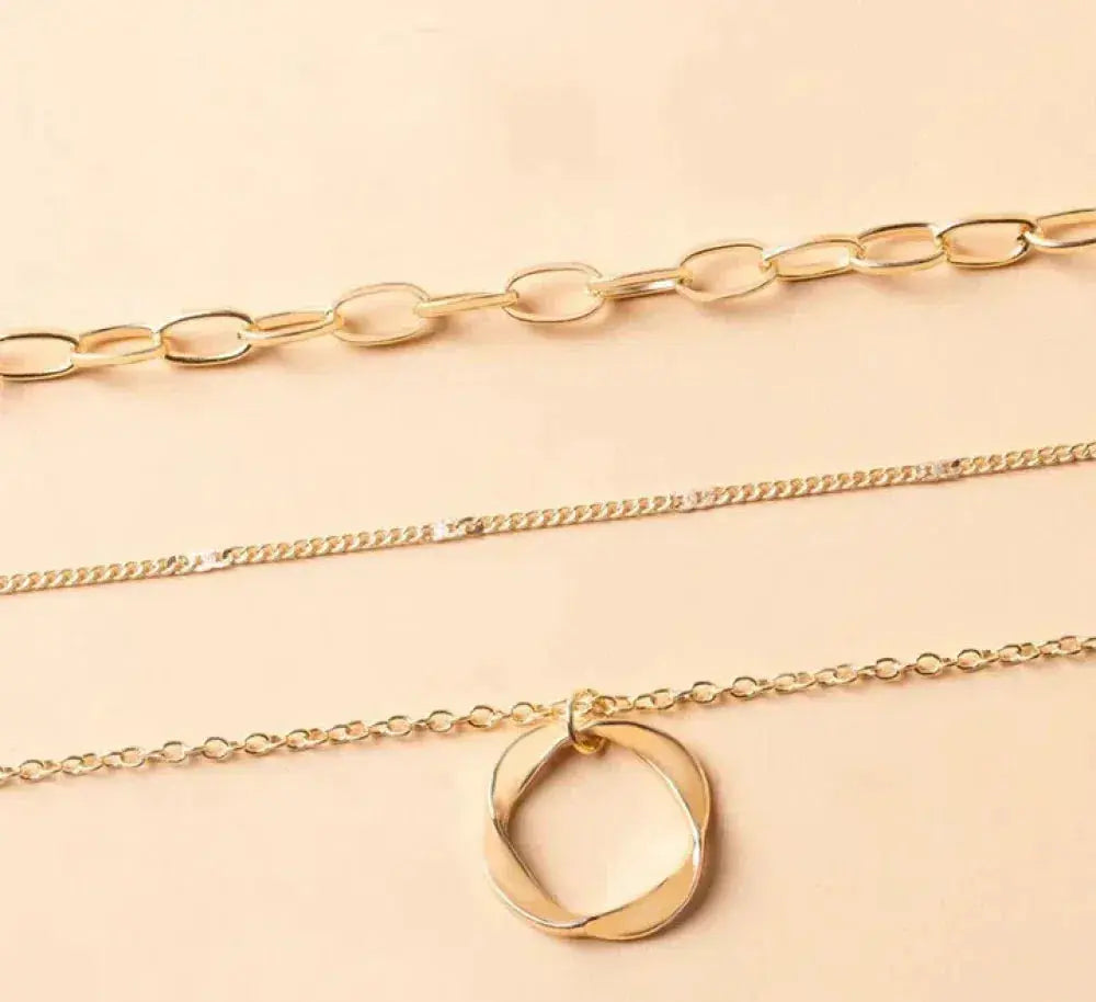 Renate | Überlappendes Goldenes Collier mit Anhänger