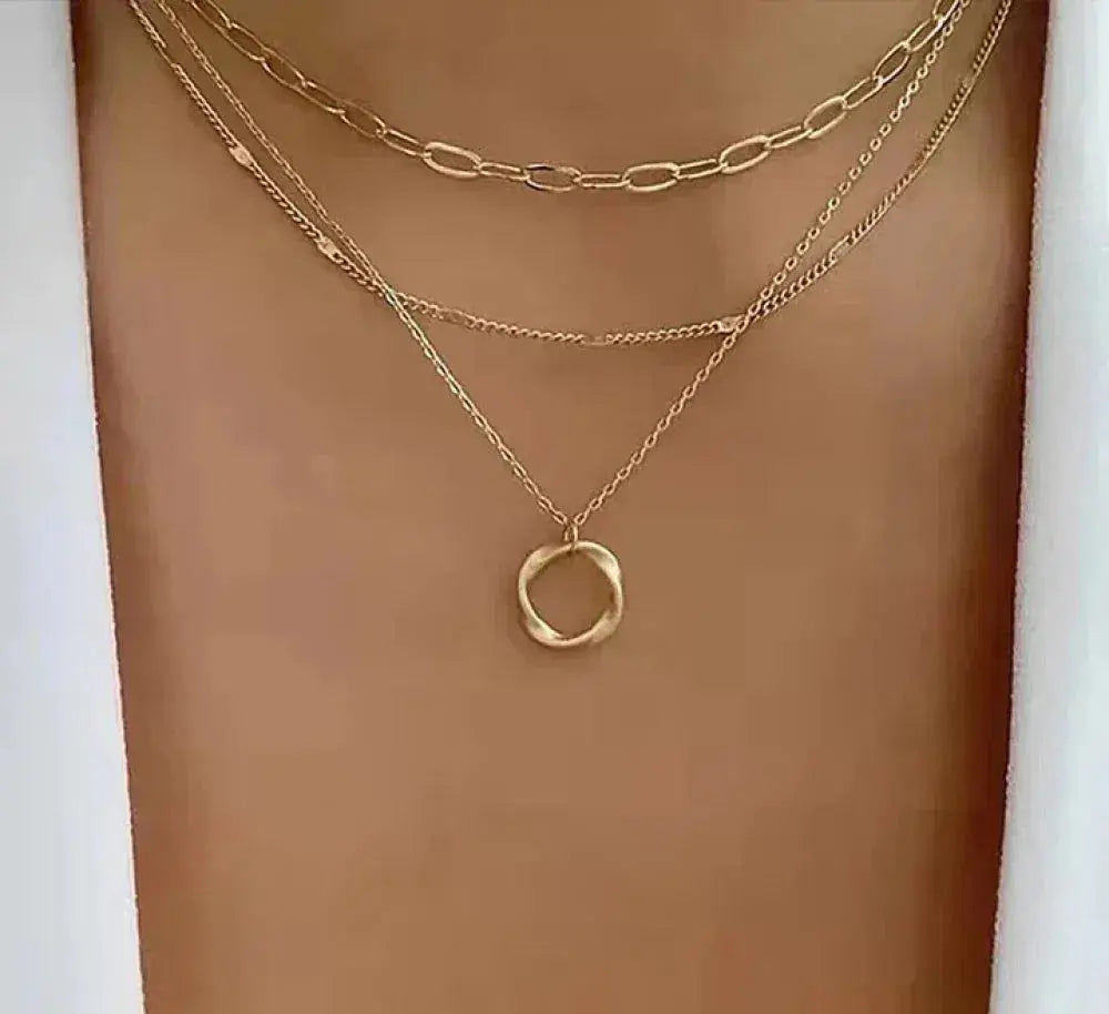 Renate | Überlappendes Goldenes Collier mit Anhänger