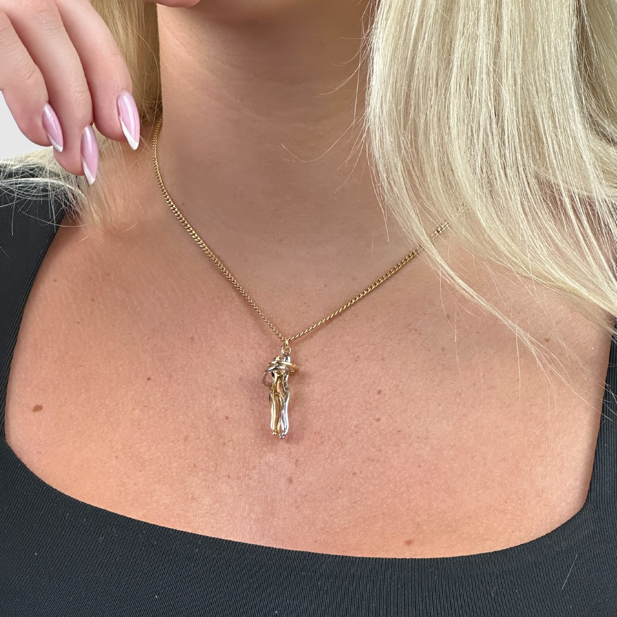 Améthysa | Die Umarmungskette, Symbol für Liebe und Zärtlichkeit